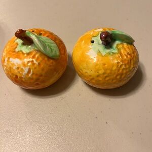 Vintage novelty Tangerine-Orange fruit salt and pepper shakers. Ceramic-Japan